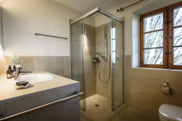 Badezimmer der Ferienwohnung Adler auf dem Moierhof am Chiemsee