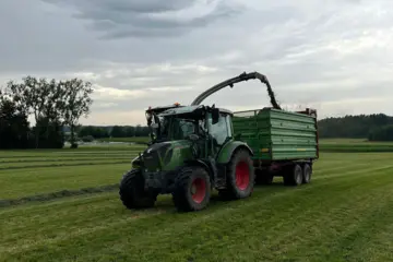 Ernte auf dem Bauernhof am Chiemsee in Bayern - der Urlaubsort für Familien mit Kinder